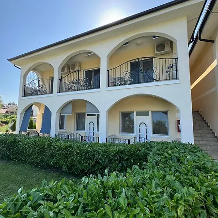 Elena Suncani Breg Apartment