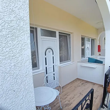 Elena Suncani Breg *