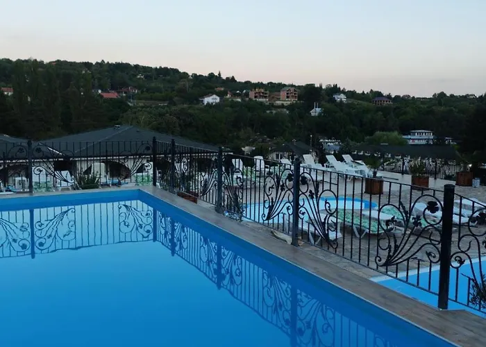 Elena Suncani Breg *